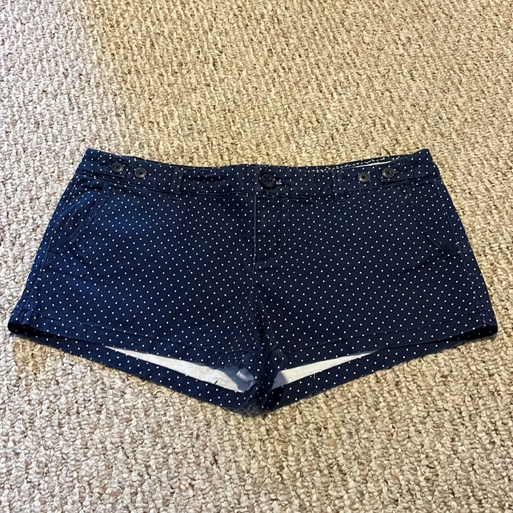 American Eagle navy and white dot shorts